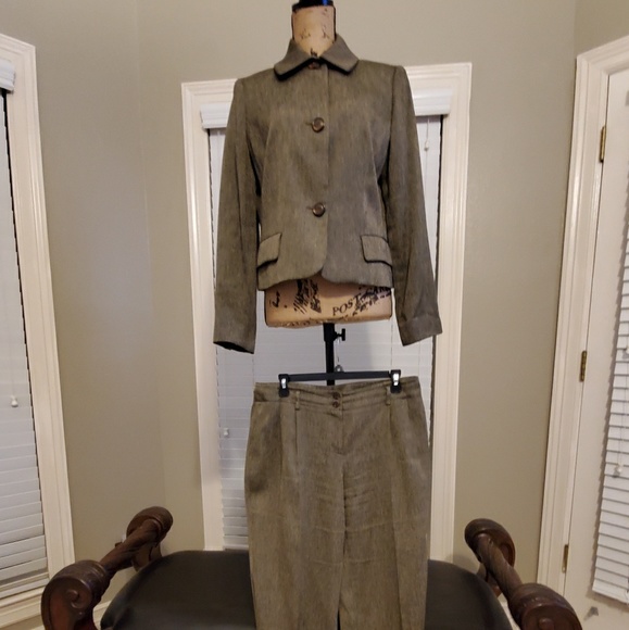 Pant Suit - Picture 3 of 6